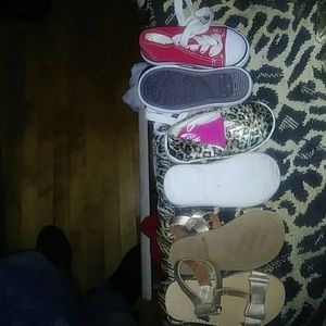 Toddler girl size 6 .